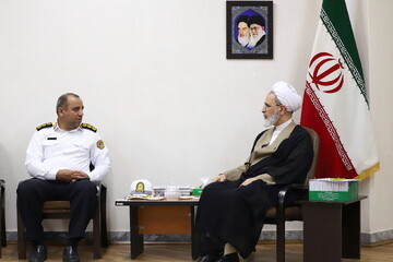 تصاویر/ دیدار رئیس پلیس راهور استان قم با آیت الله اعرافی