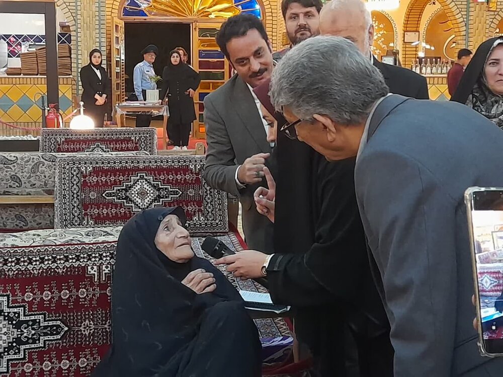 مادر شهیدی که دستبندهای طلای خود را برای ساخت بیمارستان داد+ عکس و فیلم