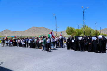 تصاویر/ تجمع دانشجویان شهرکرد در حمایت از خیزش دانشجویان آمریکایی