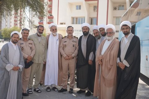 بازدید جمعی از نمایندگان طلاب و فضلای حوزه از یگان یکم دریایی ارتش جمهوری اسلامی ایران