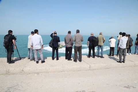 عکس/ حضور رسانه‌های خارجی در کنار ساحل بوشهر