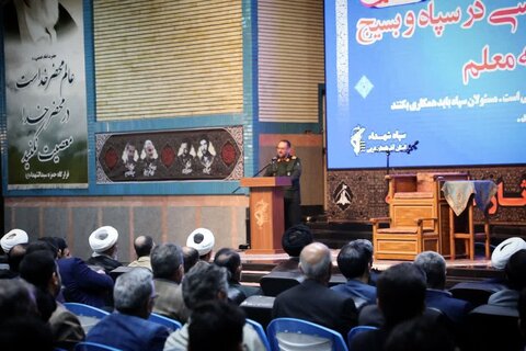 تصاویر/ مراسم گرامیداشت هفته عقیدتی سیاسی در سپاه و بسیج و هفته معلم در اروومیه