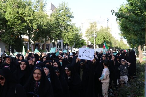 راهپیمایی بانوان بروجردی در حمایت از طرح عفاف و حجاب