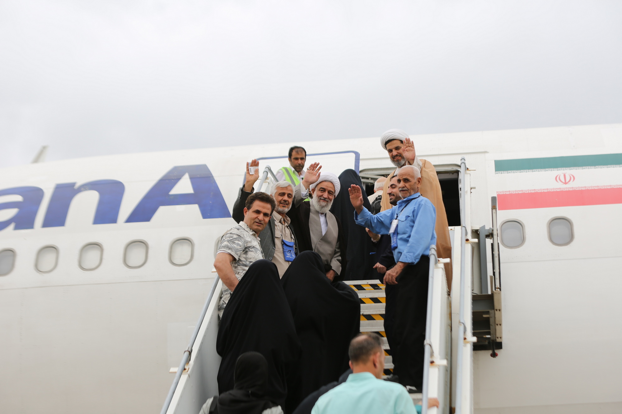 تصاویر / اعزام زائرین خانه خدا به حج عمره پس از نه سال انتظار از فرودگاه اصفهان