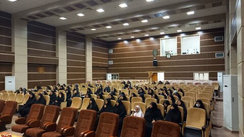 تصاویر/تجلیل از اساتید مدرسه علمیه فاطمة الزهرا (س) ساوه در آستانه سالروز شهادت شهید مطهری