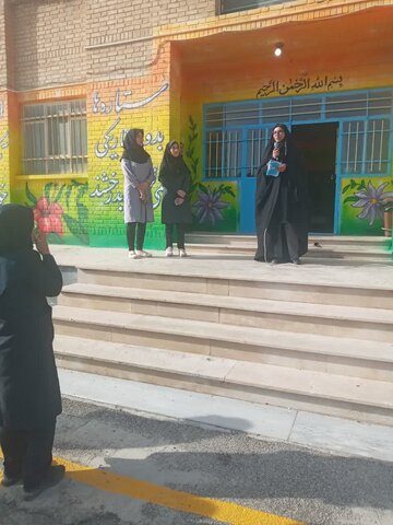 تصاویر/حضور مدیر مدرسه علمیه صدیقه طاهره (س) غرق آباد در دبیرستان الزهرا جهت تبلیغ حوزه