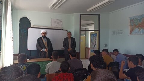 تصاویر/ برنامه مدرسه علمیه امام باقر (ع) شاهین دژ برای دانش آموزان