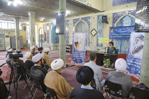 تصاویر/جلسه اساتید مَدْرَس مسجد مقدس امام حسن عسکری (ع) به مناسبت بزرگداشت مقام شامخ معلم