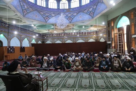 مراسم/ آیین تقدیر از اساتید و کارگران مدرسه علمیه امام خمینی(ره) اهواز