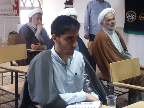 نشست علمی به مناسبت هفته معلم در مدرسه علمیه آیت الله مصطفوی کاشان