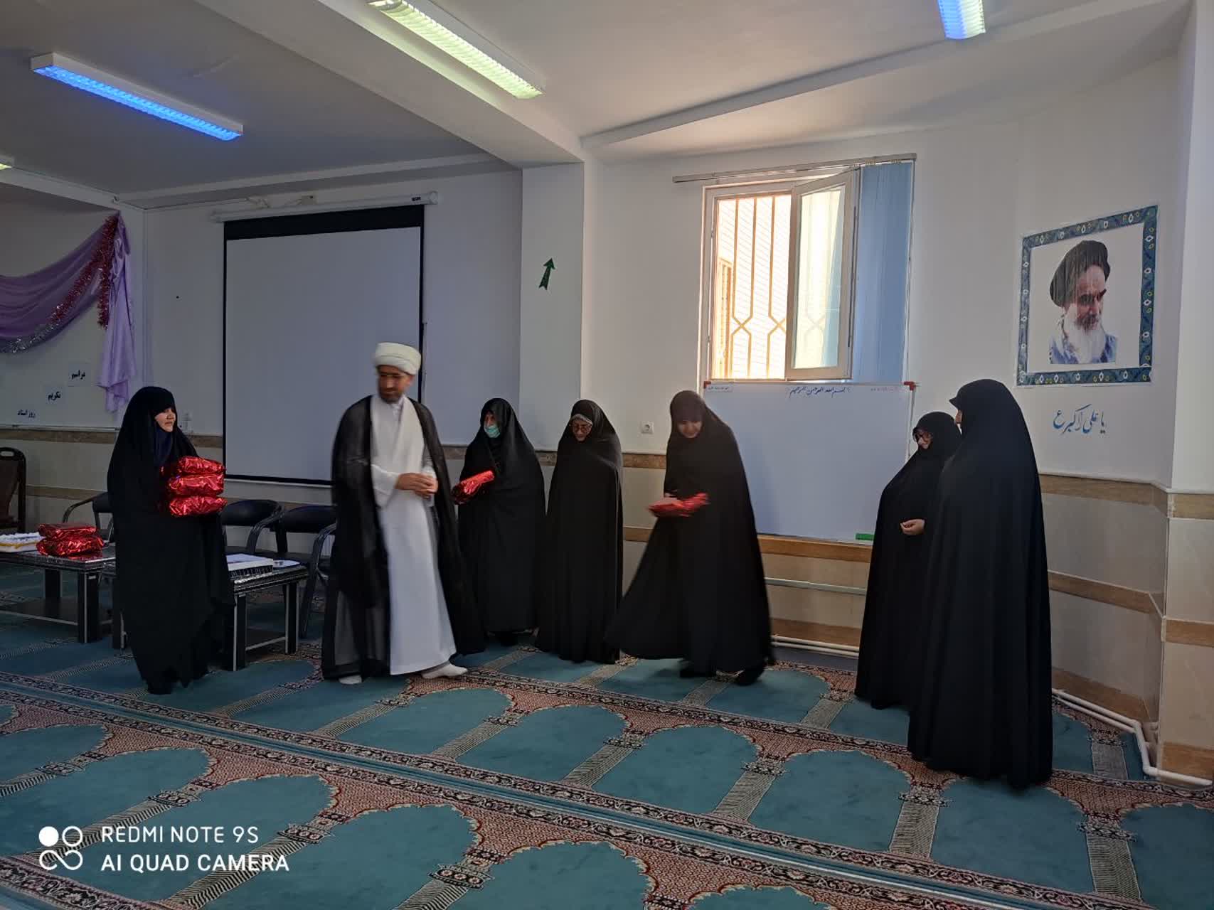 تصاویر / مراسم تجلیل از مقام استاد در مدرسه علمیه خواهران الشتر
