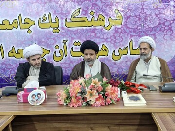 تصاویر/  دیدار مدیر حوزه‌های علمیه خواهران استان آذربایجان غربی با امام جمعه ماکو