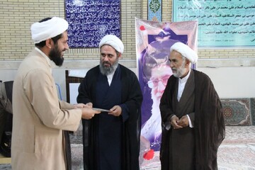 عکس/ آیین تجلیل از اساتید مدرسه علمیه برازجان