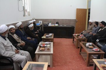 تصاویر/ دیدار مدیر حوزه علمیه بوشهر با اساتید مدرسه برازجان