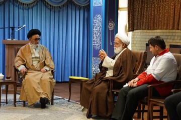 تصاویر/ دیدار نماینده ولی فقیه در جمعیت هلال‌احمر با امام جمعه تبریز
