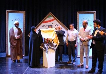 رونمایی از دو عنوان کتاب خبرنگاران لرستانی