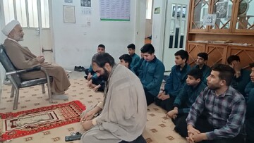 معلم خوب، می‌تواند شاگردش را در رسیدن به کمالات یاری کند