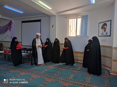 مراسم تجلیل از مقام استاد در مدرسه خواهران الشتر