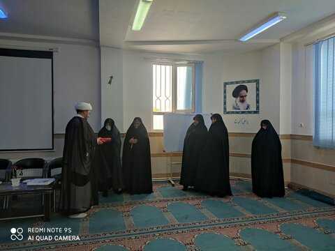 مراسم تجلیل از مقام استاد در مدرسه خواهران الشتر