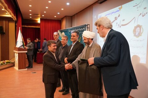 تصاویر/ مراسم گرامیداشت روز معلم و پاسداشت مقام استاد  در دانشگاه آزاد اسلامی ارومیه