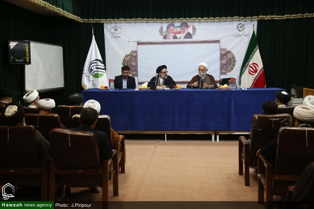 یکی از خروجیهای حوزه انقلاب اسلامی و تأسیس جمهوری اسلامی است 1 انقلاب اسلامی از خروجی های حوزه علمیه قم است