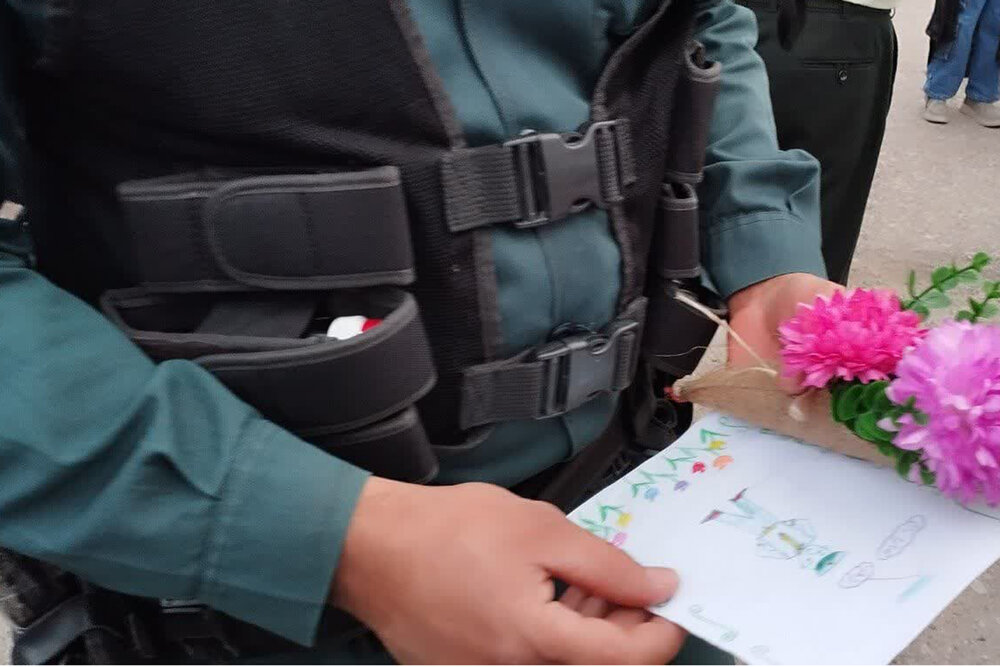 قدردانی بانوان یزدی از نیروهای فراجا در اجرای طرح عفاف و حجاب+ عکس