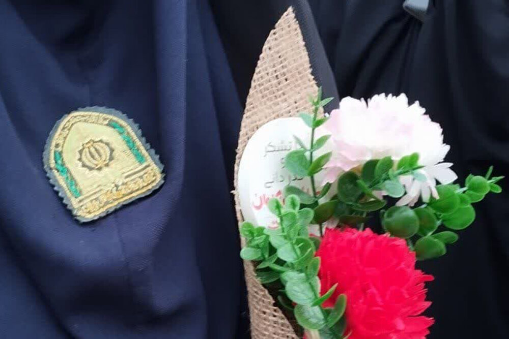 قدردانی بانوان یزدی از نیروهای فراجا در اجرای طرح عفاف و حجاب+ عکس