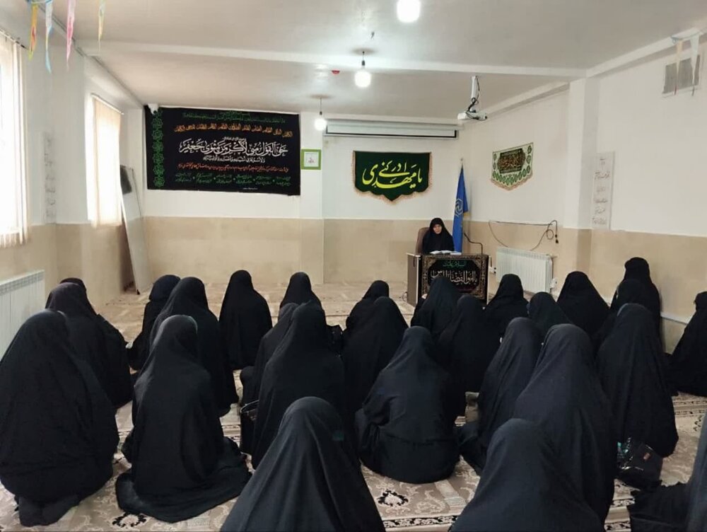 برگزاری نشست " سیره امام صادق(ع) در تحکیم روابط اسلامی" در سنجان
