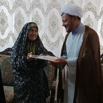 تقدیر معاون قضایی رئیس کل دادگستری استان کرمان از معلم ابتدایی خود