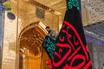 تصاویر/ حرم مطهر امامین کاظمین (ع) با نصب کتیبه‌های عزا آماده عزاداری سالگرد شهادت رئیس مذهب (ع) شد