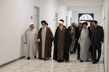 تصاویر / بازدید نماینده ولی فقیه در استان آذربایجان شرقی از اتاق کنفرانمس حوزه علمیه استان