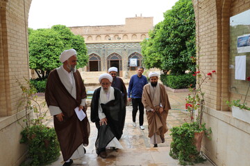 تصاویر/ بازدید قائم مقام حوزه های علمیه کشور از مدرسه علمیه منصوریه و حضور در جمع اساتید شیرازی