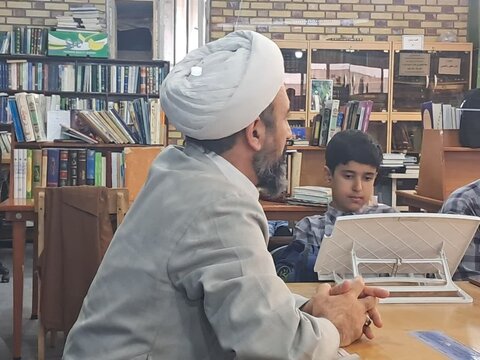 تصاویر/ بازدید جمعی از دانش‌آموزان مدرسه علمیه امام صادق(ع) پردیسان از مدرسه علمیه حضرت ولیعصر(عج)