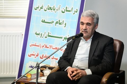 تصاویر/ دیدار منتخبین اقشار مختلف فرهنگیان استان با نماینده ولی فقیه در آذربایجان‌غربی