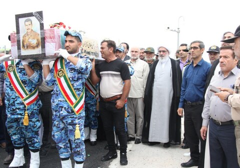 تصاویر/ استقبال از پیکر مطهر شهید دفاع مقدس در بوشهر