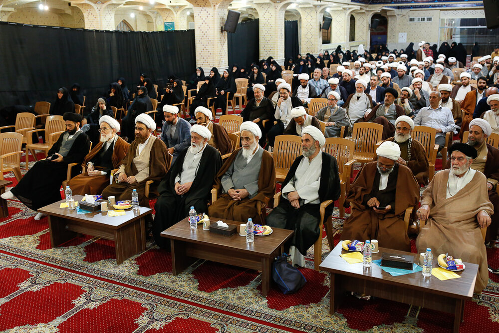 تجلیل از اساتید حوزه علمیه استان قزوین+ عکس