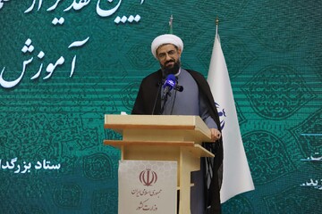 به سمتی حرکت کنیم که معلم پر منزلت‌ترین قشر جامعه باشد