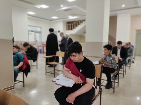 تصاویر/ آزمون اعطای مدرک تخصصی به حافظان قرآن کریم در آذربایجان شرقی