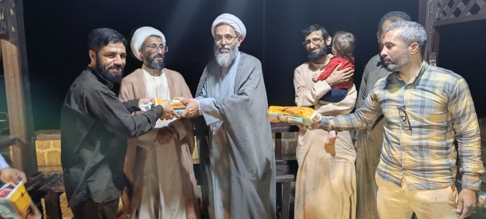 اردوی یک روزه مدرسه علمیه امام جعفر صادق (ع) قشم به مناسبت روز معلم+ عکس