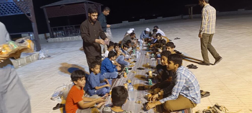 اردوی یک روزه مدرسه علمیه امام جعفر صادق (ع) قشم به مناسبت روز معلم+ عکس