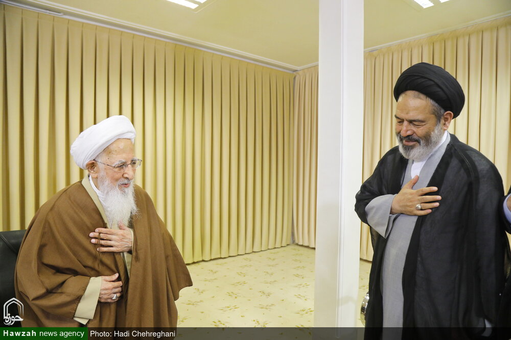 آیت الله جوادی آملی در دیدار حجت الاسلام سید عبدالفتاح نواب نماینده ی ولی فقیه در حج فرمودند: باید جامعه ی محلی و منطقه ای و بین المللی آرام باشد و حج برنامه ی بین المللی اسلام است.