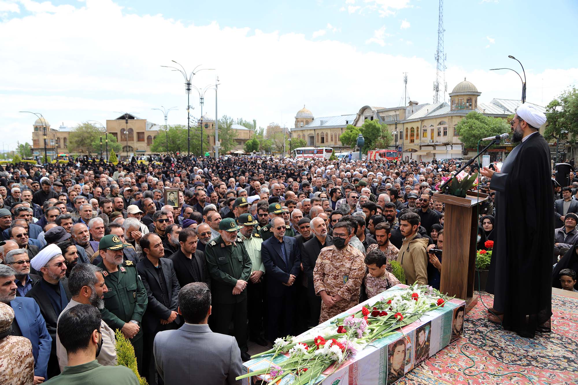 تصاویر / تشییع پیکر شهید «رنجنوش» در همدان