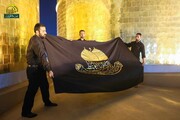 تصاویر/ مراسم تعویض پرچم حرم امامین کاظمین (ع) به مناسبت شهادت رئیس مذهب (ع)