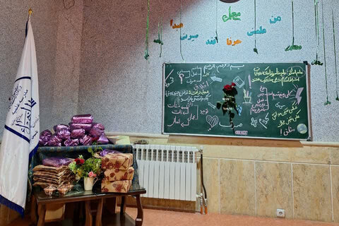 تصاویر/مراسم بزرگداشت مقام استاد در مدرسه فاطمة الزهرا(س)اردکان