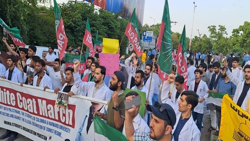 پاکستانی اسٹوڈنٹس کی امریکہ کی مختلف یونیورسٹیز میں ہونے والے مظاہروں کی حمایت اور اسرائیلی جرائم کی مذمت