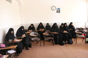 تصاویر/ کمیسیون های سومین اجلاسیه اساتید حوزه علمیه خواهران استان سمنان