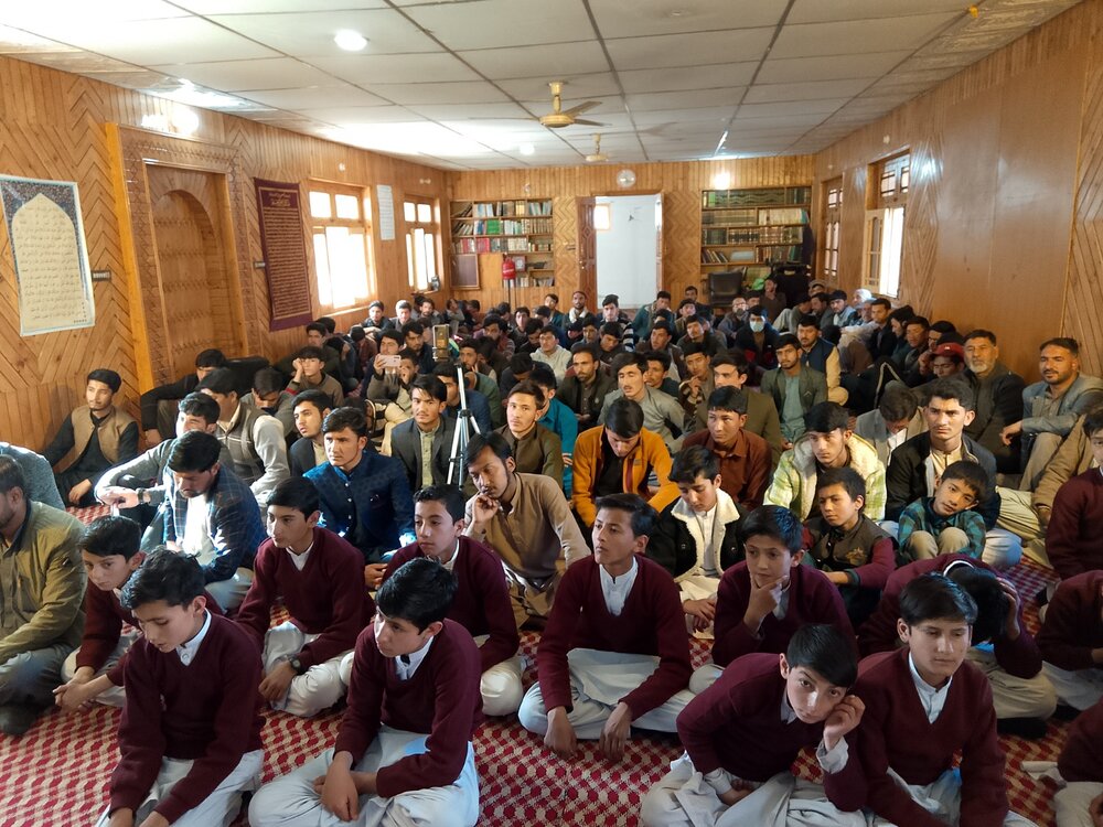 नई पीढ़ी के बौद्धिक प्रशिक्षण के लिए शहीद सद्र और शहीद मुताहरी की किताबें पढ़ना अपरिहार्य है, मुक़र्रेरीन