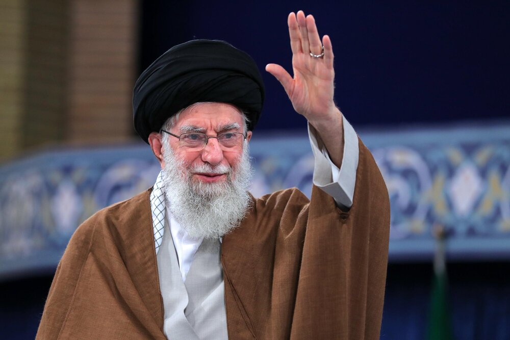 वीडियो / आयतुल्लाहिल उज़्मा सय्यद अली ख़ामेनई का संक्षिप्त परिचय वीडियो / आयतुल्लाहिल उज़्मा सय्यद अली ख़ामेनई का संक्षिप्त परिचय