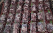 توزیع هزار و ۶۰۰ بسته گوشت قربانی در میان مؤمنین و نیازمندان