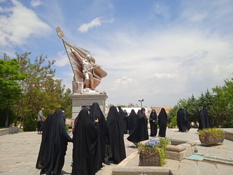 تصاویر/اردوی زیارتی-سیاحتی به همدان ویژه طلاب مدرسه علمیه ریحانة النبی(س) اراک